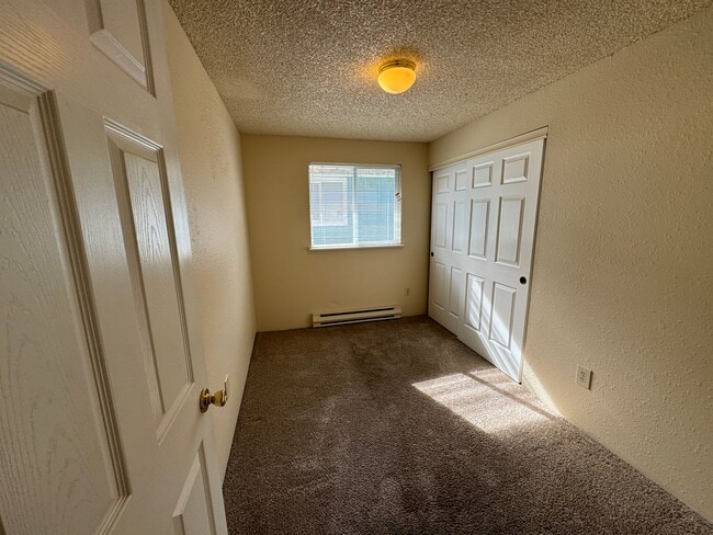 Building Photo - 498/A/