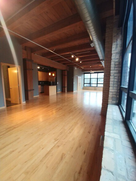Building Photo - 607 Washington Ave S