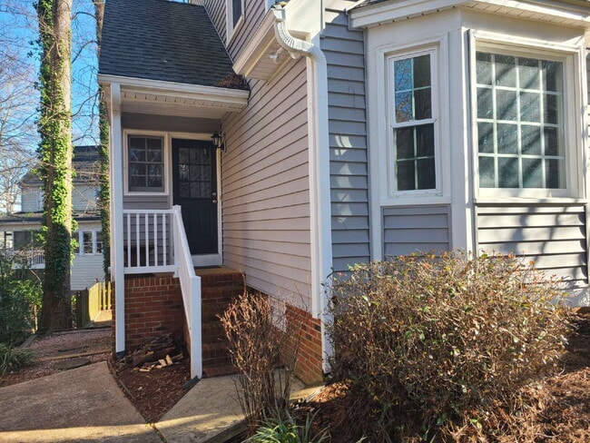 Building Photo - Fenced Yard