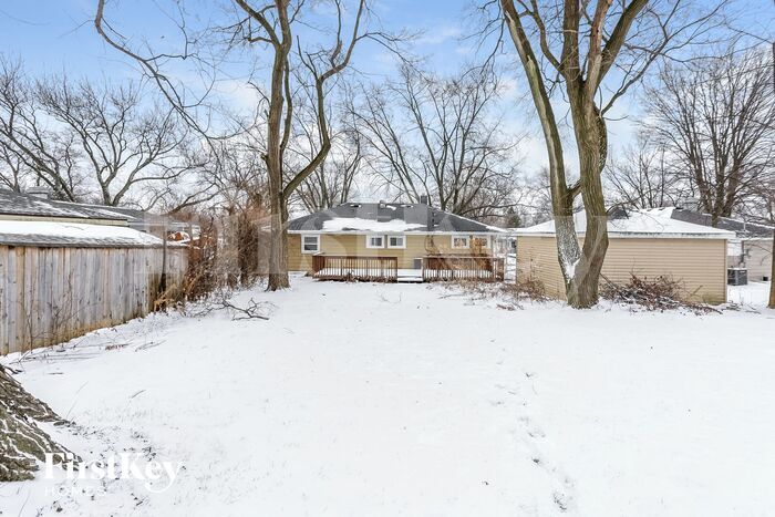 Building Photo - 842 Navajo Dr
