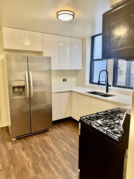 Building Photo - 7952 S Champlain Ave