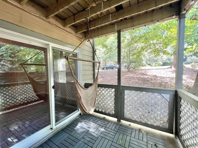 Building Photo - Charming Two-Story 2BD, 2.5BA Raleigh Town...