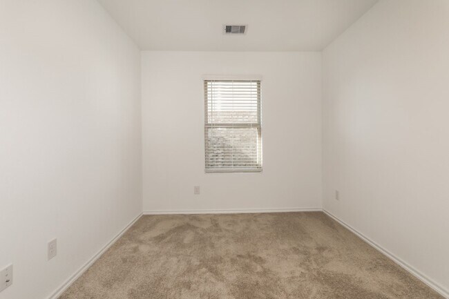 Building Photo - 11139 N Lake Mist Ln