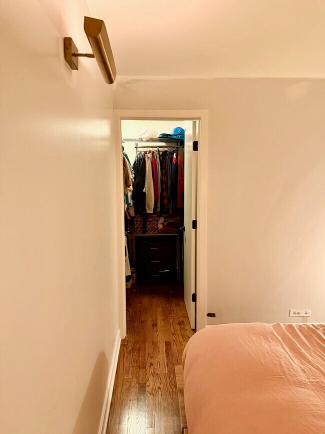 Building Photo - 3550 N Lake Shore Dr