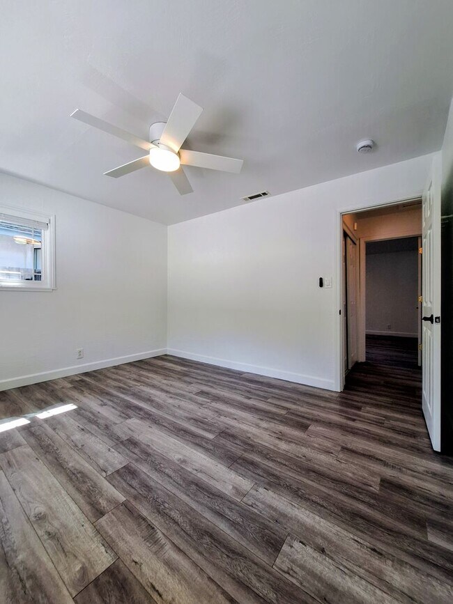 Building Photo - 10501 Observatory Dr