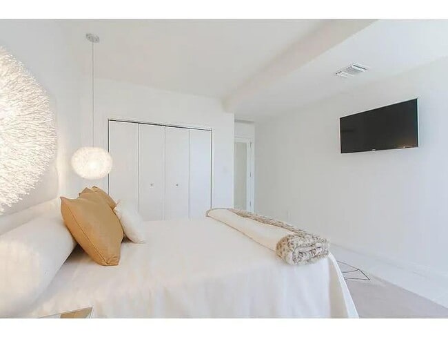 Building Photo - 145 15th St NE