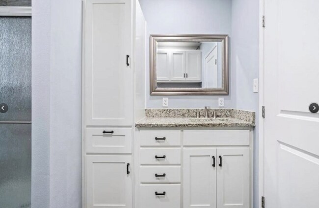 Building Photo - 117 Emma St