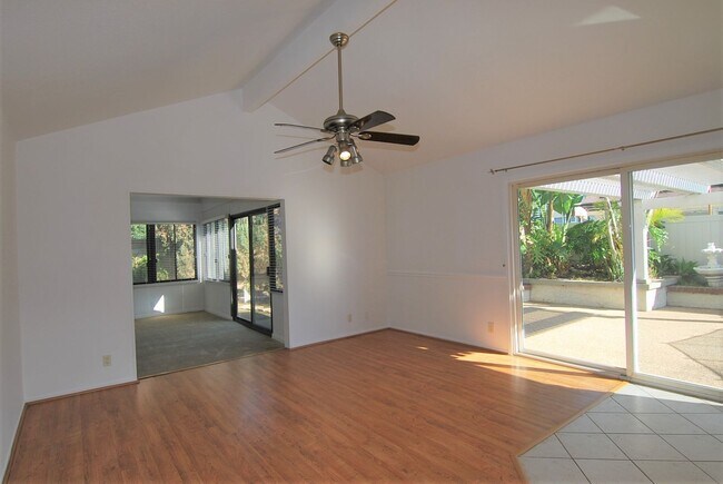 Building Photo - Spacious Cul De Sac House with Yard and Pool