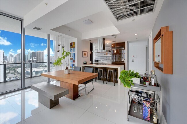 Building Photo - 1100 Biscayne Blvd