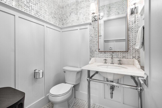 Building Photo - 2100 Notre Dame Dr