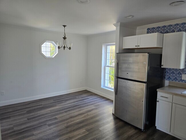 Building Photo - 374 73rd St #6