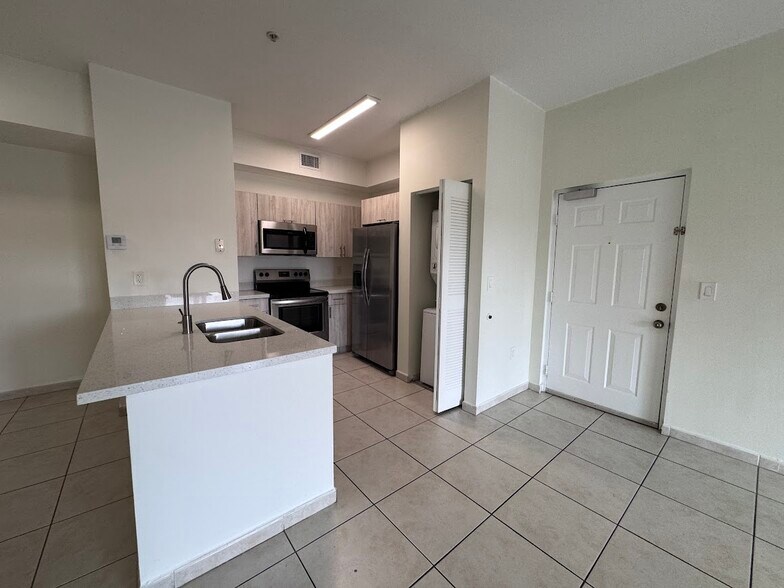 Building Photo - 7350 NW 114th Ave