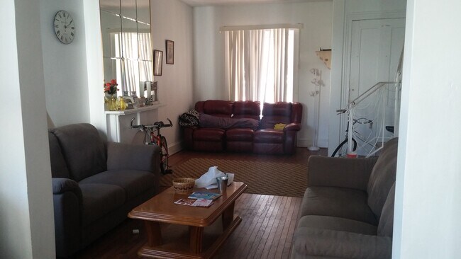 Building Photo - 1613 Fontain St