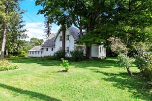 Building Photo - 96 Twitchell Hill Rd