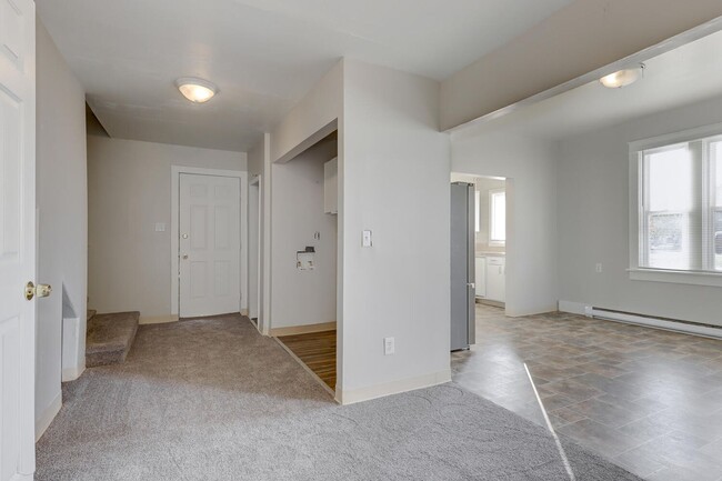 Building Photo - Dewey Duplex