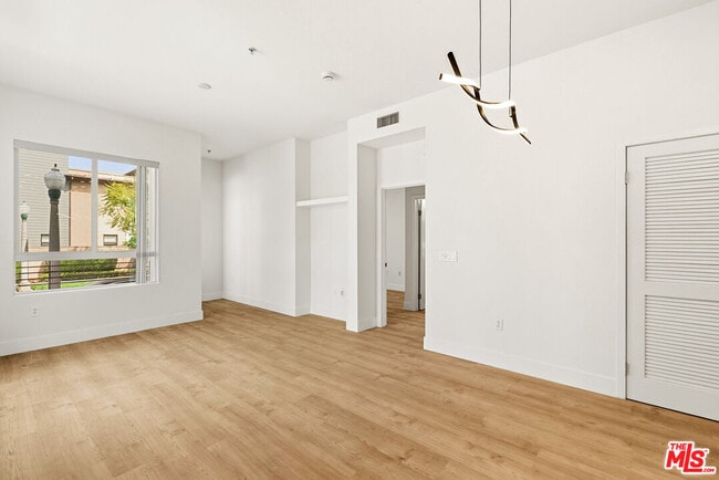 Building Photo - 12920 W Runway Rd