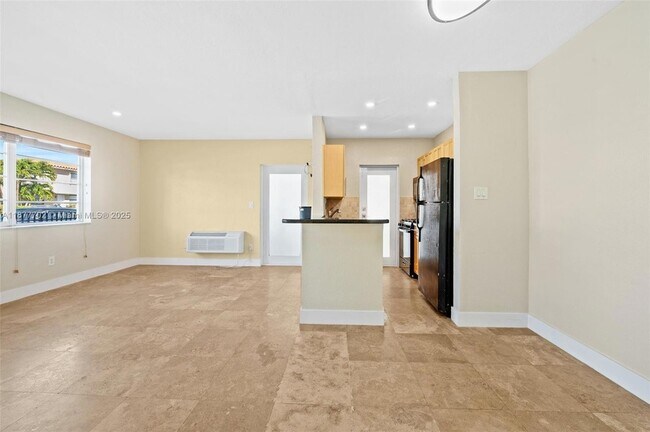 Building Photo - 7315 Byron Ave