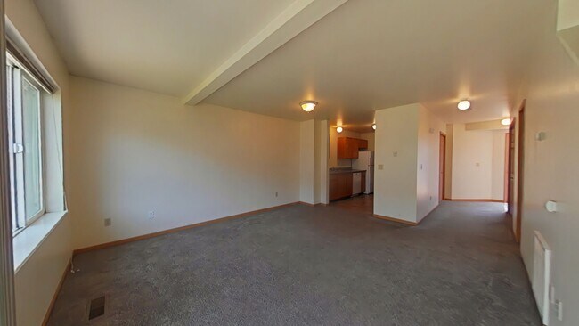 Building Photo - Gorgeous 2 Bedroom 1 Bathroom Townhouse St...