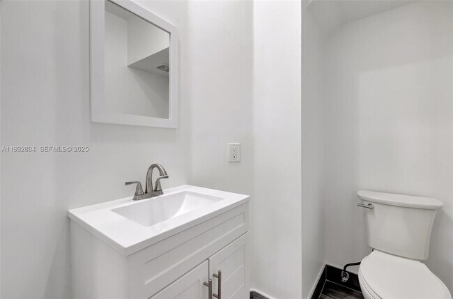 Building Photo - 11160 NW 73rd St