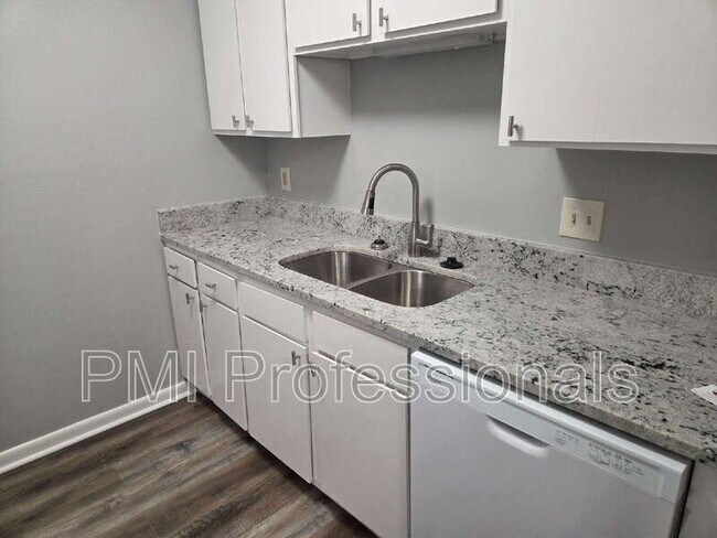 Building Photo - 2929 Selena Dr