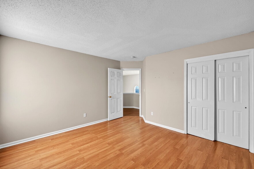 Building Photo - 3136 Sacramento Dr