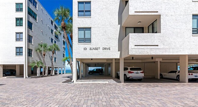 Building Photo - 101 Sunset Dr