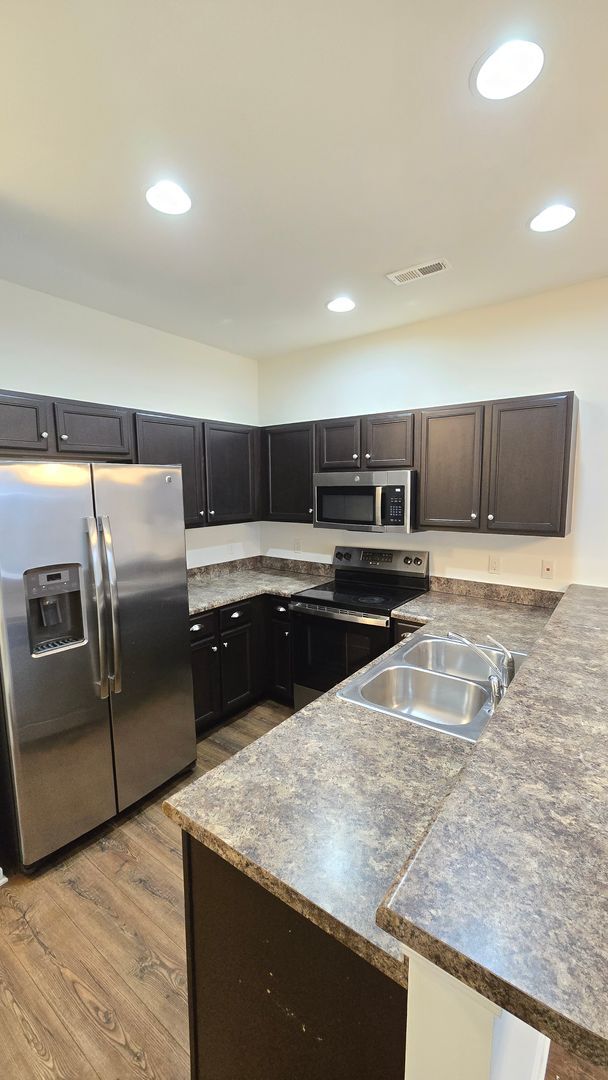 Building Photo - SAYLOR'S WATCH - 3 Bedroom Townhome in Monkey Junction/South Wilmington!