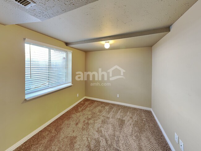 Building Photo - 1329 E 410 S St