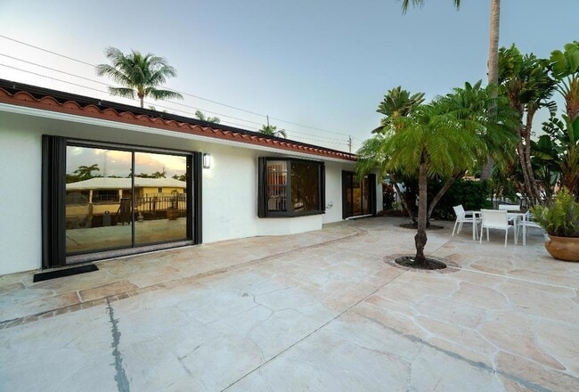 Building Photo - 1016 NE 26th Ave