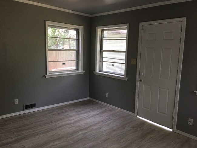 Building Photo - 2725 E 1st St