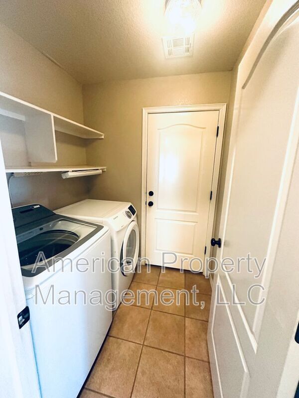 Building Photo - 2832 S 138th E Ave