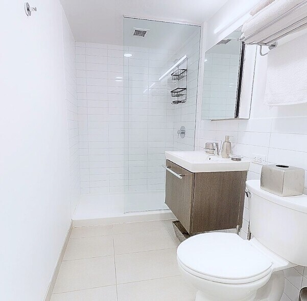 Building Photo - Short term Furnished Rental in Doorman Building