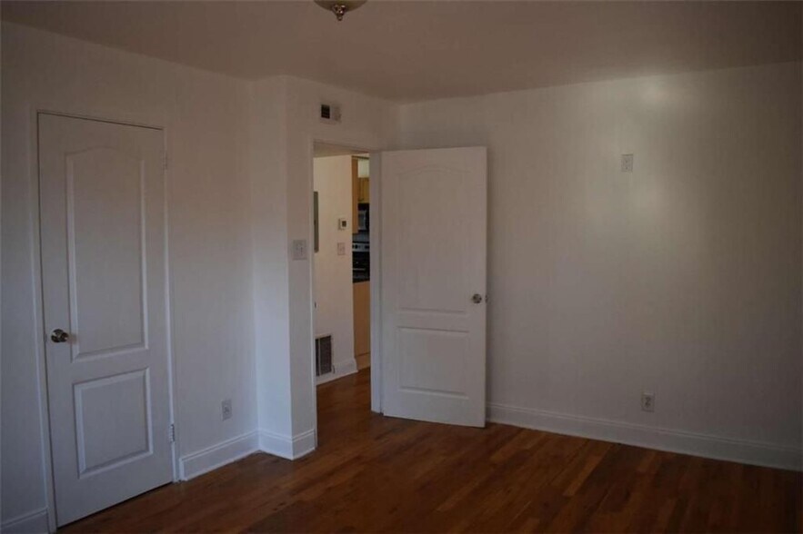 Building Photo - 24 Daniel St SE