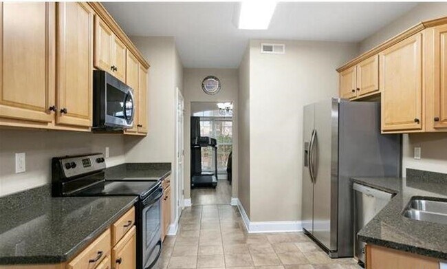 Building Photo - 486 Sussex Dr SW