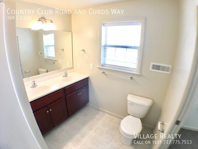 Building Photo - 705 Country Club Rd