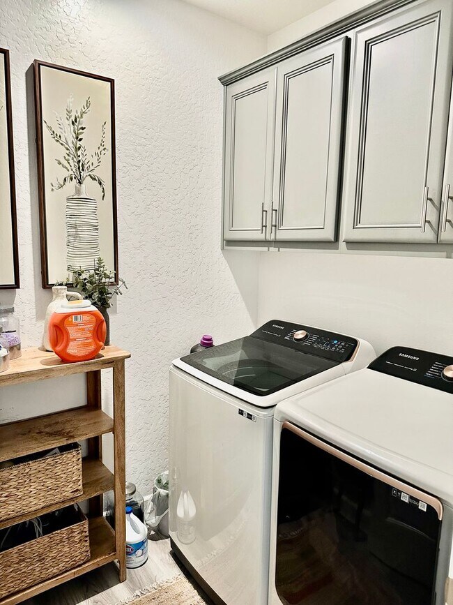 Building Photo - Gorgeous Riverstone 3/2