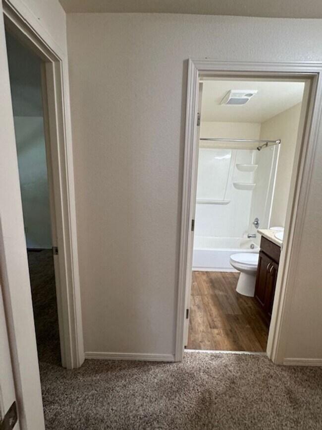 Building Photo - 2 BEDROOM TOWNHOME IN PHOENIX