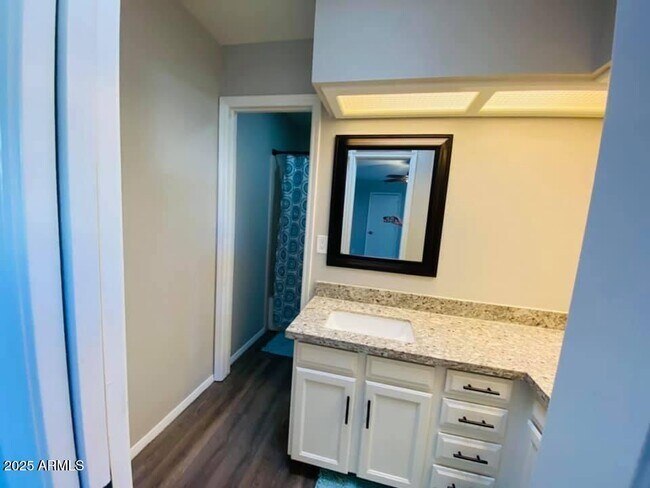 Building Photo - 3056 E Cannon Dr