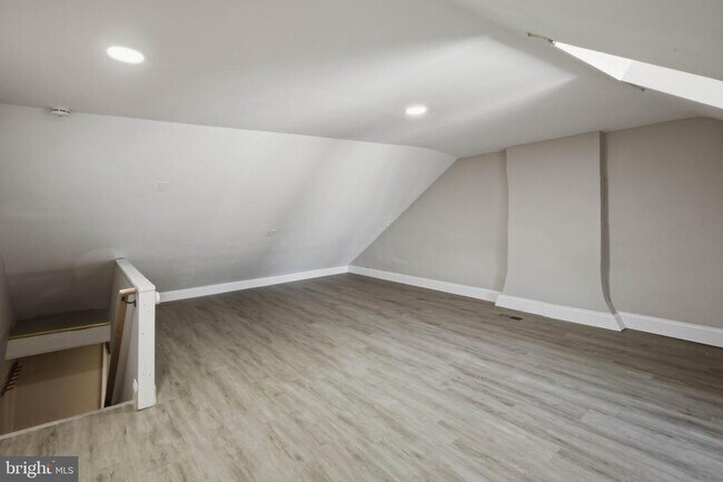Building Photo - 624 Poplar St