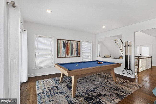 Building Photo - 739 N Massachusetts Ave