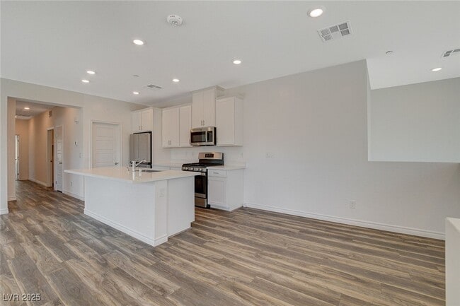 Building Photo - 206 Callen Falls Ave