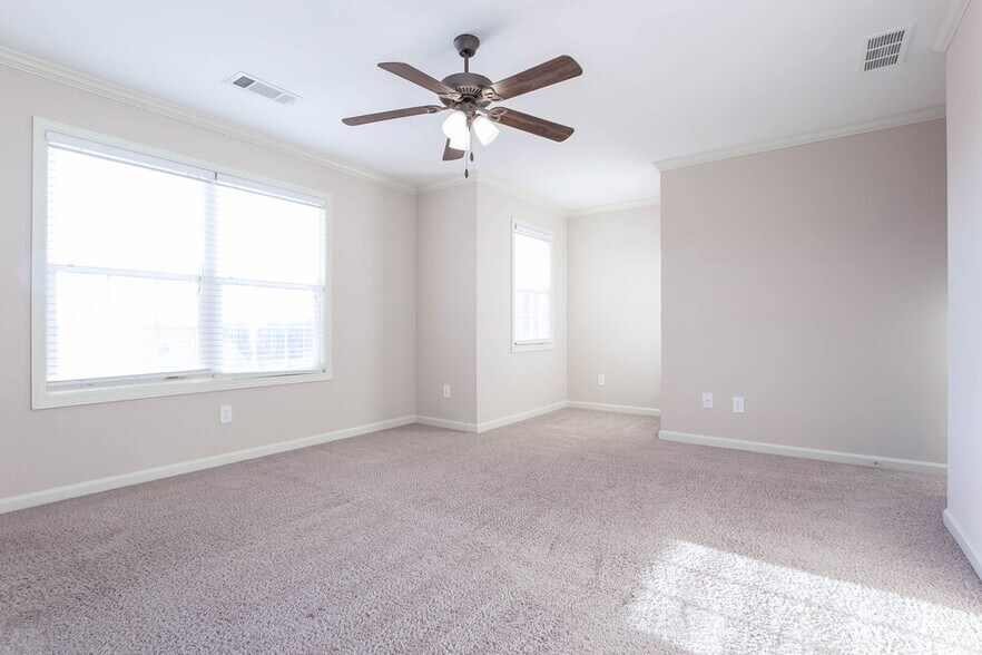 Building Photo - 537 Pringle Dr NE