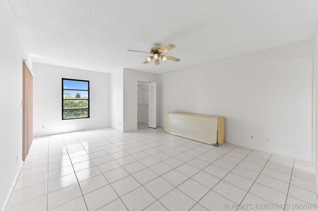 Building Photo - 7260 Kinghurst Dr