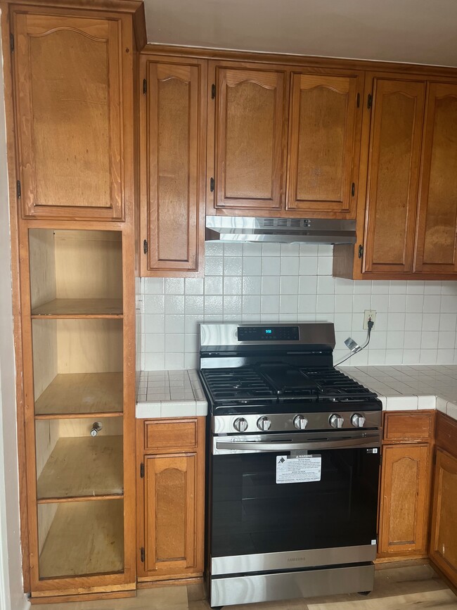 Kitchen (new stove) - 1937 S Bedford St