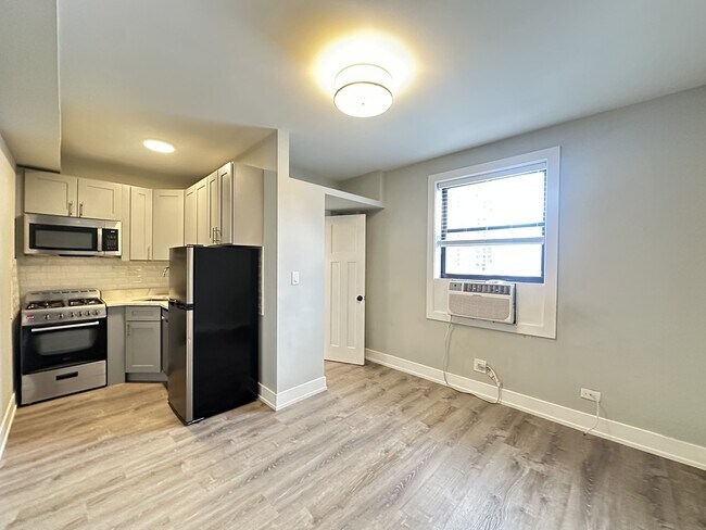 Building Photo - 503 W Belmont Ave