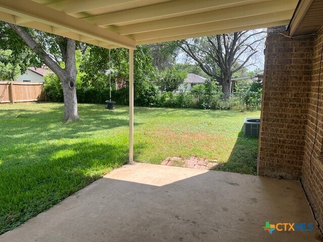 Building Photo - 1306 Carnation Ln