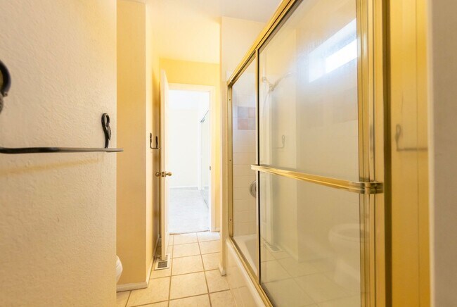 Building Photo - 3 Bedroom + Loft + Office Oceanside Home