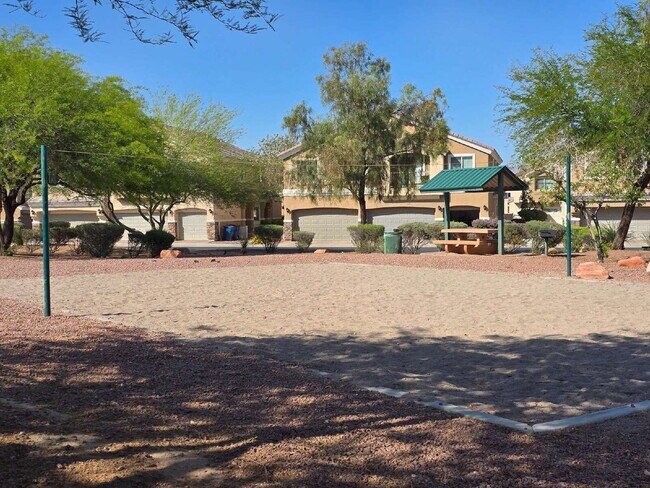 Building Photo - Gated Community Townhome 2 bedroom, 2 bathroom, 1 car garage