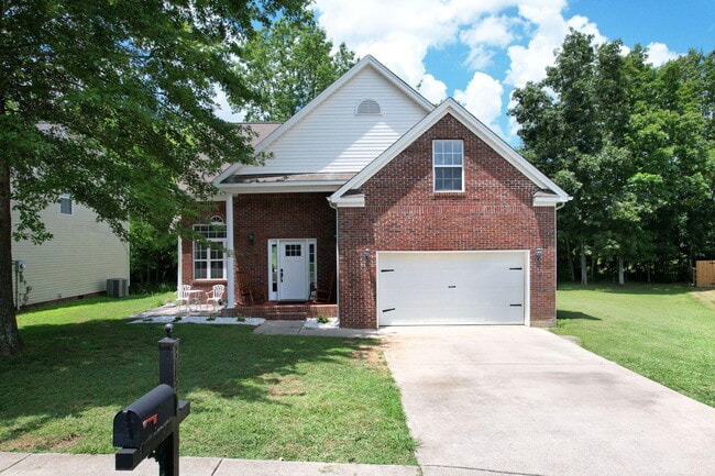 Building Photo - 3120 Pin Oaks Cir NE