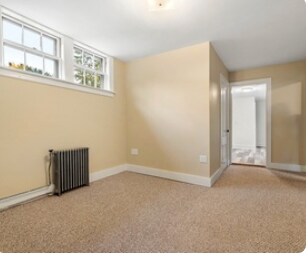 Unit B: Living Room - 35 Lincoln Ave